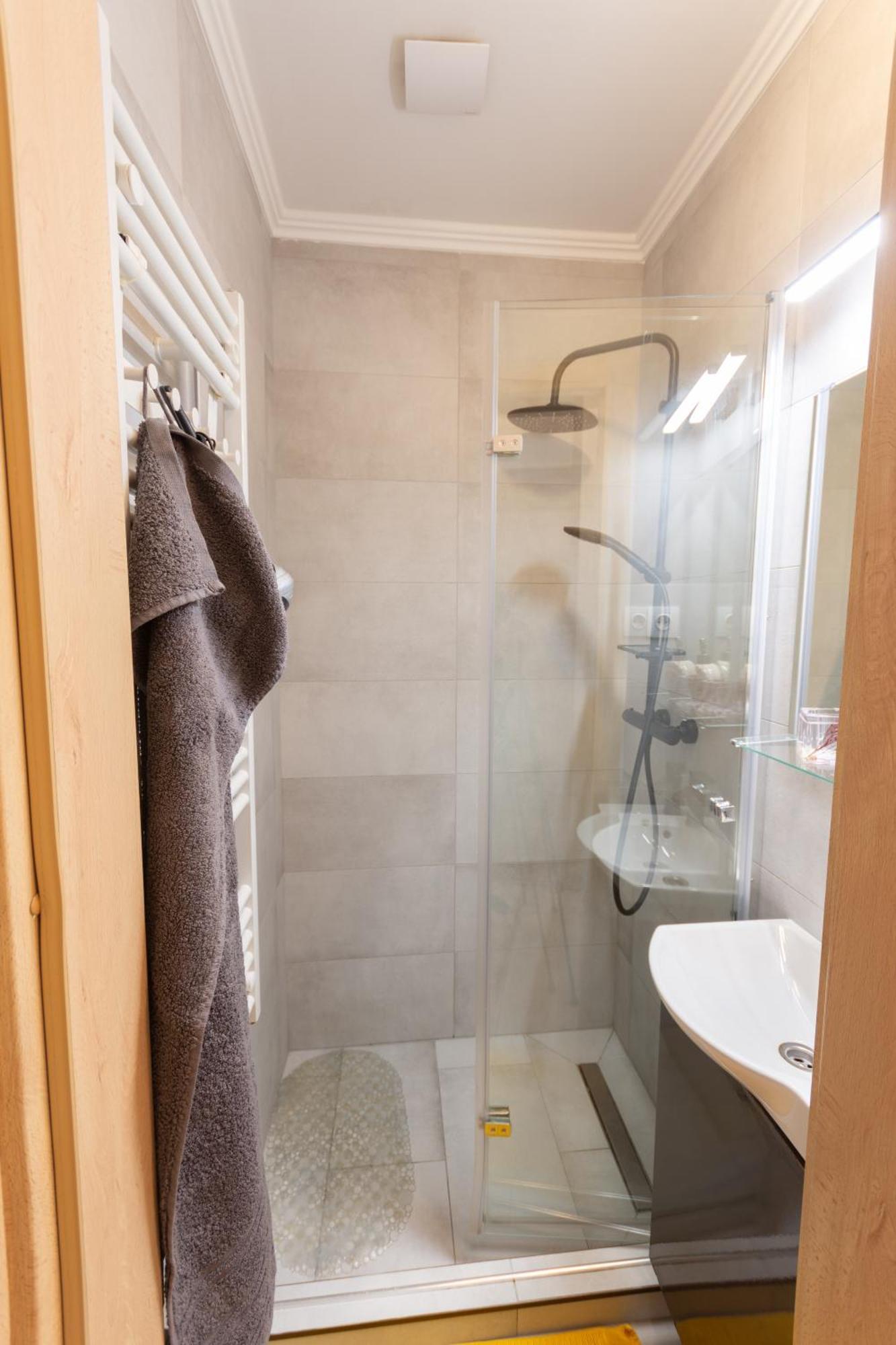 Quiet Rooms In The Bustling City Center Budapest Exterior foto